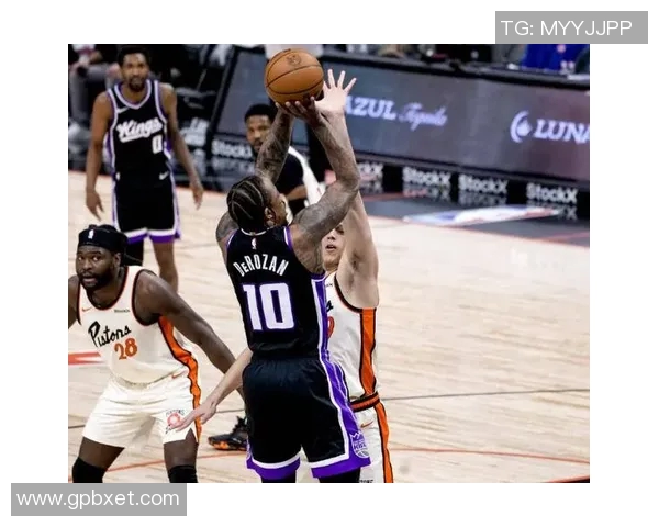 德罗赞砍下37分小萨贡献三双拉文狂轰43分助国王战胜活塞收获三连胜